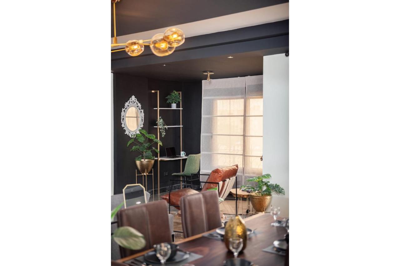 The Bold Parisian House - Steps From The Best Mall In Kairo Bagian luar foto